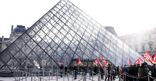 После забастовки: Лувр вновь открыл свои двери для посетителей