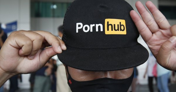 Хакеры украли пользовательские данные порносайта Pornhub