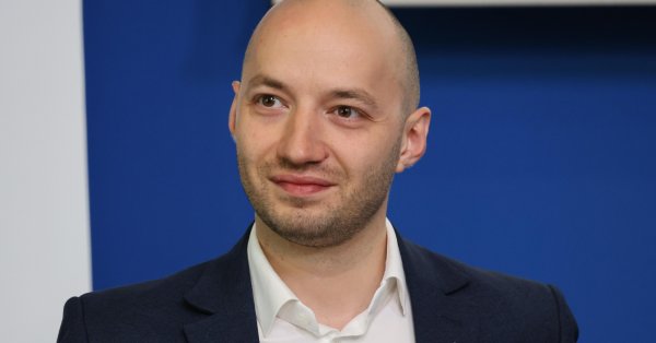 Димитар Ганев: Следующей отставкой в стране станет президент Радев