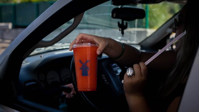 Высокие цены на кофе меняют способ получения людьми ежедневной дозы