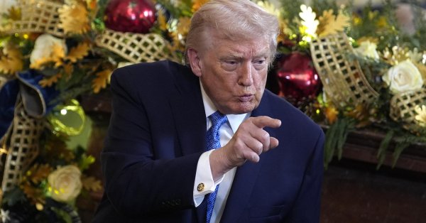 Трамп: Венесуэла полностью окружена крупнейшей армадой