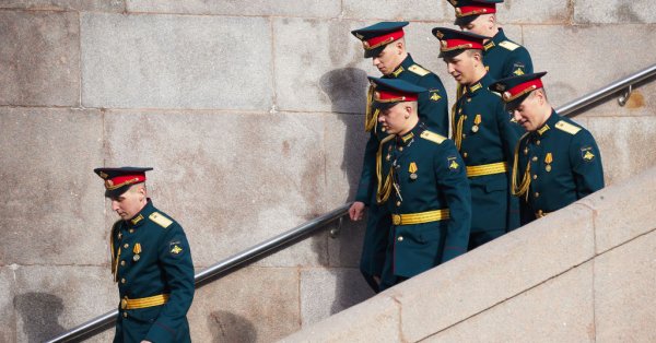 Российские солдаты «покупают право остаться в живых»: им платят по 500 долларов за то, чтобы их не отправляли на фронт