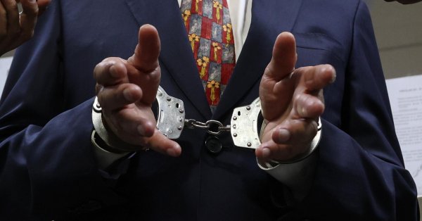 Житель штата Мэн ворвался в квартиру, чтобы... открыть рождественские подарки