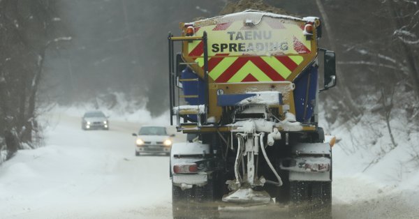 За дорожной ситуацией в стране следят 582 снегоуборочные машины