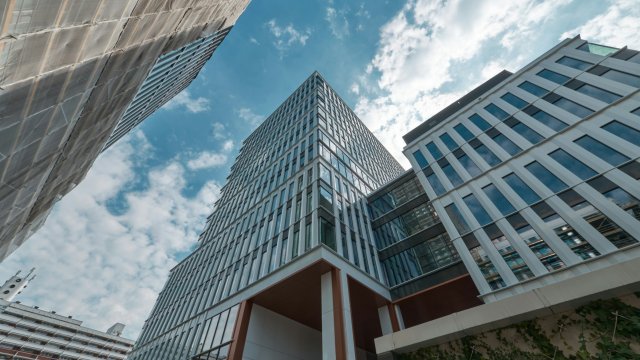 Почему частные банки снова скупают недвижимость