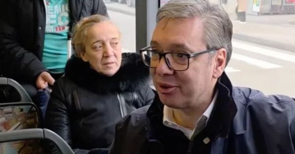 Вучич с демонстрацией: Садитесь в общественный транспорт в Нише ВИДЕО