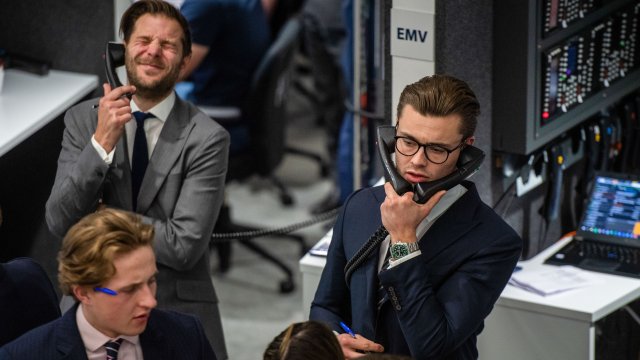 Оптимизм правит фондовыми рынками Европы накануне рождественских праздников