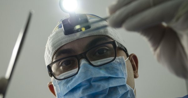 Мужчины все чаще делают пластические операции