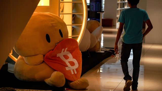 Геополитические потрясения привели цену Биткойна к 10-дневному минимуму