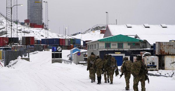 Гренландия готовит своих жителей к войне, а Трамп отвергает пошлины для «несогласных»
