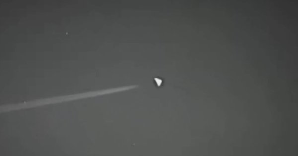 Над Зоной 51 был замечен самолет в форме НЛО, давший странный код