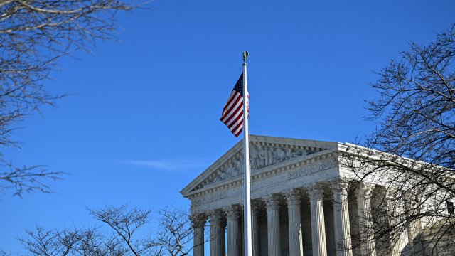 Судья: независимость ФРС будет уничтожена, если Трамп резко уволит Лизу Кук