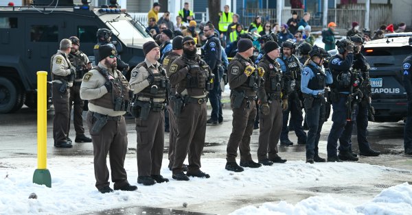 Агент иммиграционной службы застрелил женщину в Миннеаполисе