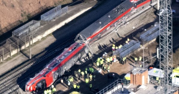 Премьер-министр Испании объявил трехдневный траур и пообещал прозрачность в расследовании крушения поезда