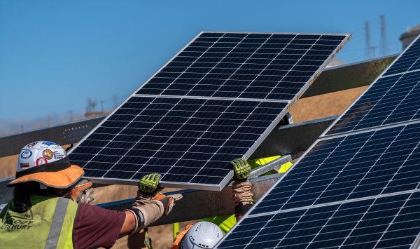 Ралли серебра ударило по сектору солнечных панелей, который боролся с потерями