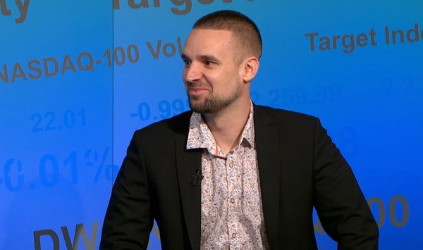 Золото сияет, поскольку мир частично разрушает доллар