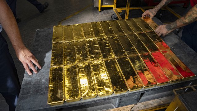 Запасы криптовалютного гиганта Tether в швейцарском бункере потрясли рынок золота