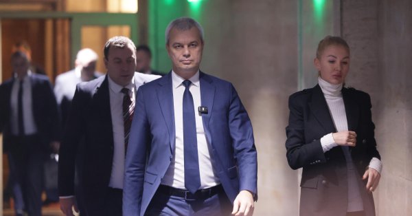 Костадин Костадинов призвал АПС вернуть мандат