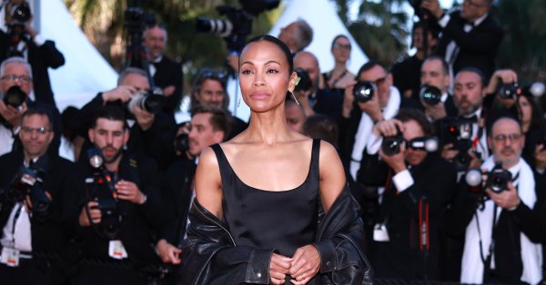 Зои Салдана сделала это: теперь она самая кассовая актриса в мире ВИДЕО