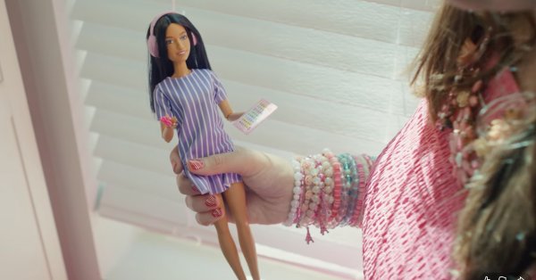 Mattel выпускает первую Барби с аутизмом ВИДЕО