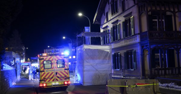 Вызывающий кашель «необычный запах» эвакуируют зал в Давосе, где выступал Трамп