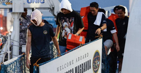 На Филиппинах затонул паром с более чем 350 пассажирами