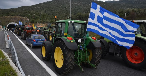 Греческие фермеры начали 48-часовую блокаду дорог и пограничных переходов