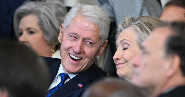 Клинтон и Обама осудили стрельбу в Миннеаполисе, но Буш промолчал