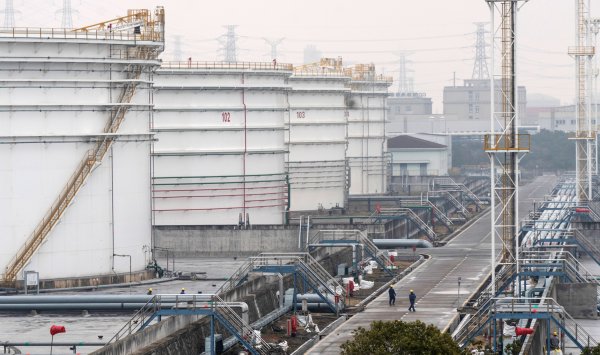 Реальный риск для иранской нефти – это забастовки рабочих, а не бомбы