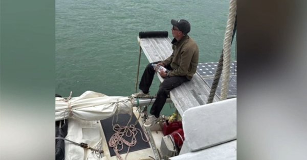 В России приговорен американец, который год плавал, чтобы познакомиться с онлайн-бойфрендом