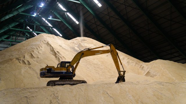 Цена на сахар обещает сладкую жизнь с обильными запасами