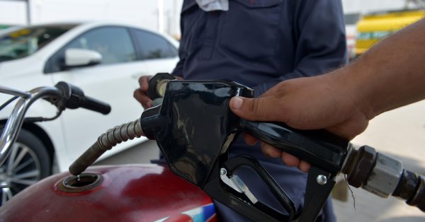 Почему мир инвестирует более 570 миллиардов долларов в год в нефть, если у нее уже есть профицит?