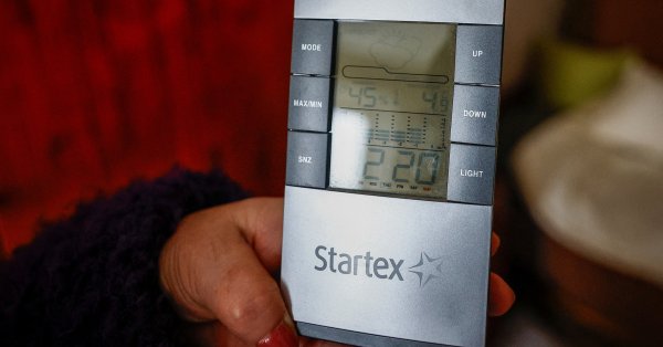 Без электричества, воды и тепла: В Киеве пытаются выжить при минус 20°C (ФОТО)