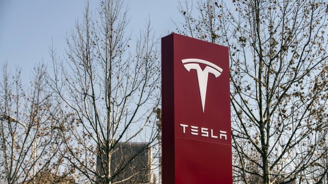 Tesla передала корону BYD после ужасного года в Европе