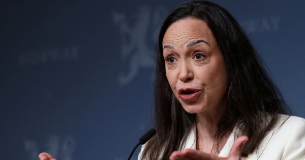 Норвежский Нобелевский институт: Мачадо не может уступить свою премию Трампу