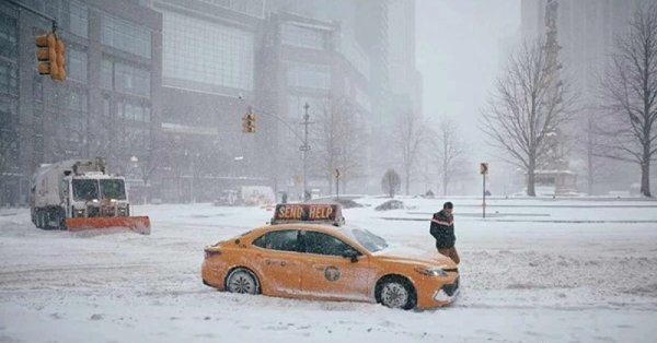 В результате снежной стихии в США погиб как минимум 51 человек