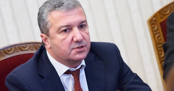 Драгомира Стойнева не будет в списках БСП, НС превратилась в студию TikTok