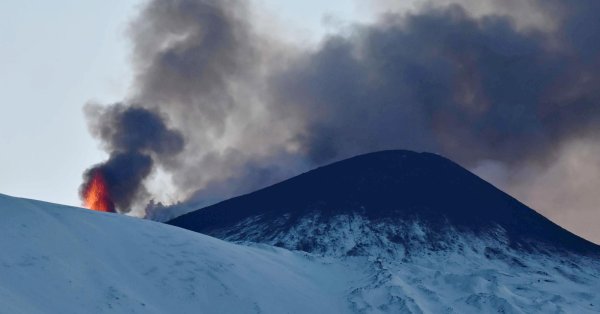Эффектное извержение Этны ВИДЕО - Новости от Dnes.bg
