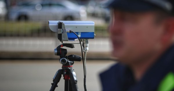 На видео: Джигит "летит" со скоростью почти 120 км/ч в пловдивском селе.