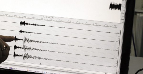 Три землетрясения магнитудой выше 4 произошло вблизи турецкого города Сундергу