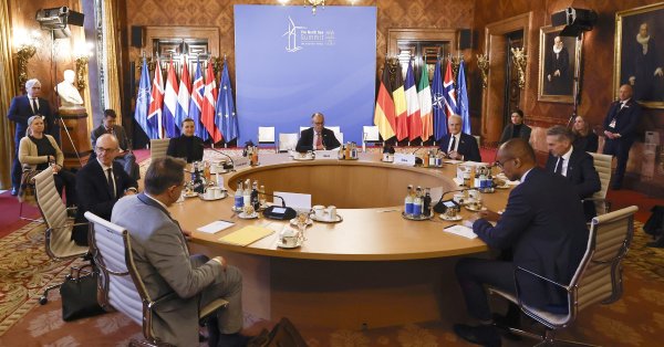 Если США выйдут из НАТО, Европа сможет защитить себя