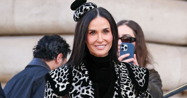 Самая элегантная звезда выглядит на показе Schiaparelli в Париже