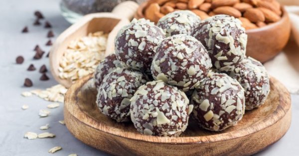 5 десертов без сахара, которые не нужно выпекать