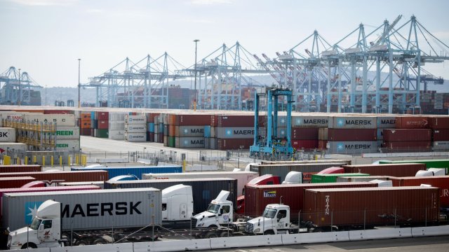 Торговый дефицит США в ноябре почти удвоился по сравнению с октябрем