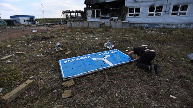 Украина ждет провокаций от Кремля, российские военные перегруппировываются в Донбассе