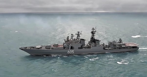 Средиземноморский флот России возвращается домой, Британия наблюдает