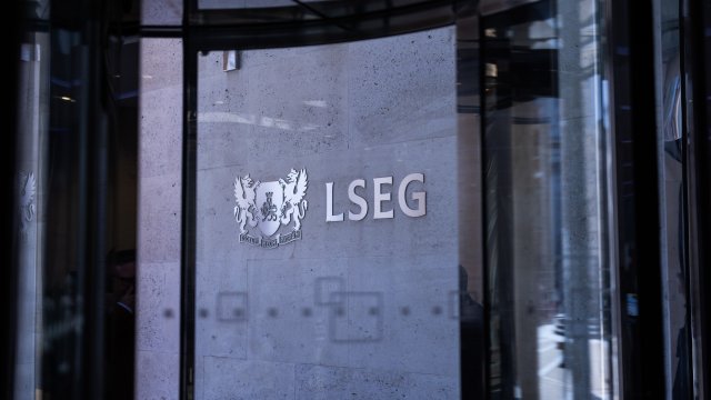 Европейские индексы отступают, золото и серебро подешевели