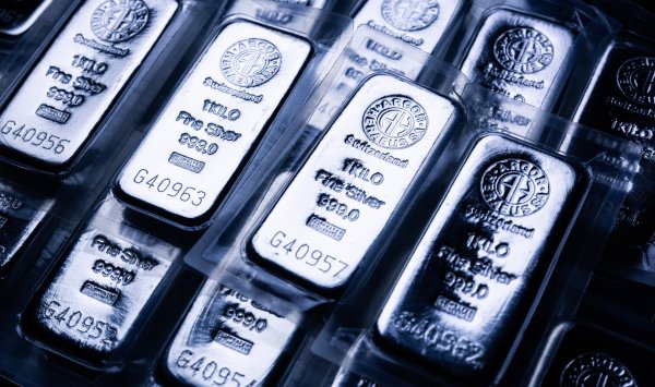 Серебро превысило 100 долларов, медь превысила 13 000 долларов.