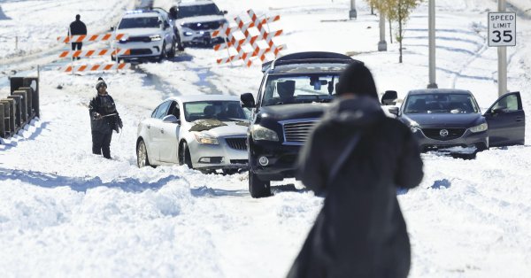Метель в США стала причиной аварии с участием 100 автомобилей