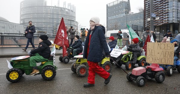Орбан призвал европейских фермеров объединиться против импорта из Украины